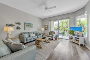 スマートテレビ、卓球台、書斎 / ワークスペース