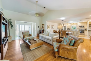 Smart TV, video games - Private Home 5 min to Beach, Heated Pool, Fully Equipped Kitchen! - Stay Calm (Holmes Beach)