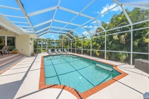 A heated pool - Private Home 5 min to Beach, Heated Pool, Fully Equipped Kitchen! - Stay Calm (Holmes Beach)