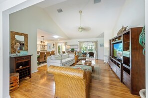 Smart TV, video games - Private Home 5 min to Beach, Heated Pool, Fully Equipped Kitchen! - Stay Calm (Holmes Beach)