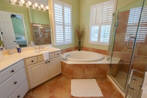 Hårføner og håndklær