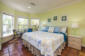 3 bedrooms, desk, iron/ironing board, free WiFi