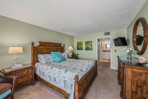2 bedrooms, iron/ironing board, free WiFi, bed sheets - Cozy Gulf View Condo, Direct Beach Access! Near Bridge Street (Bradenton Beach)