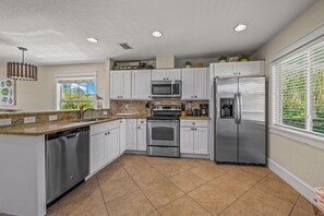 Fridge, oven, dishwasher, coffee/tea maker