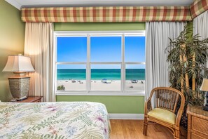 3 bedrooms, iron/ironing board, free WiFi, bed sheets - Direct Beachfront Condo! Private Balcony, Amazing Views! Community Pool (Bradenton Beach)
