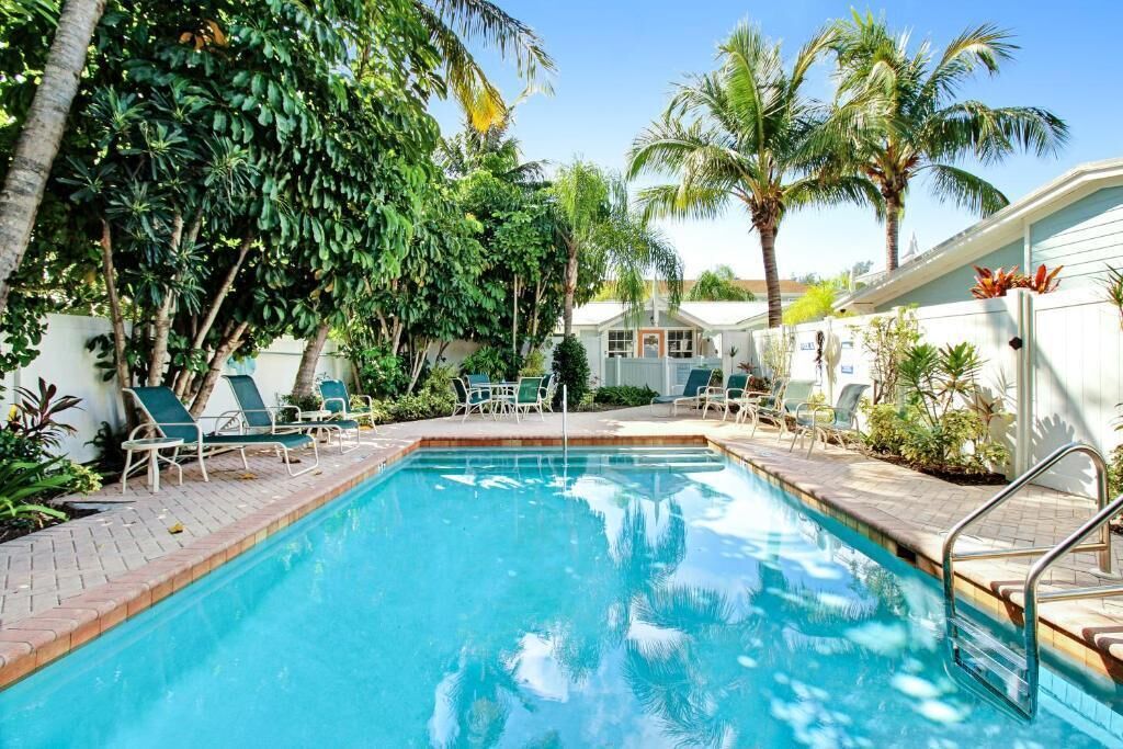 Beautiful Beach Duplex, 1 Minute to the Beach! Community Pool