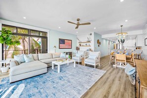 Smart TV, libros, oficina