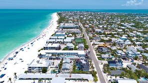 Beach nearby - Beach Home with Pool and Gas Grill! 2 min walk to Beach! (Holmes Beach)