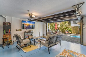 Smart TV, fireplace, video games, table tennis