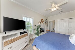 4 bedrooms, iron/ironing board, free WiFi, bed sheets