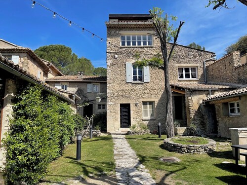 cottage Sorgue spacieux 120 M2, indépendant, sans vis à vis, en pleine garrigue