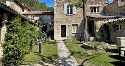 cottage Sorgue spacieux 120 M2, indépendant, sans vis à vis, en pleine garrigue