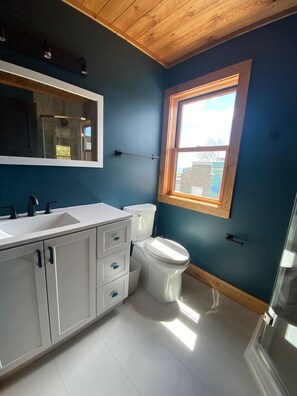 Shower, hair dryer, towels, soap - Sweetwater Suite East (Grand Marais)