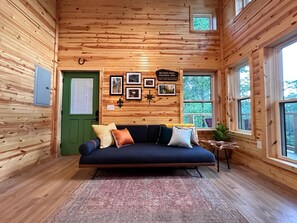 TV - Cabin for two with an awesome view (Stanton)