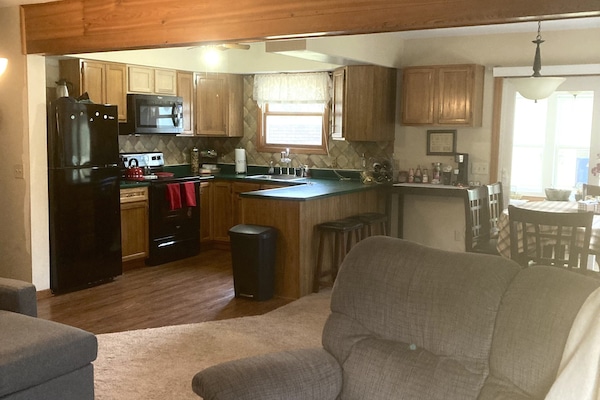 TV connectée, cheminée, lecteur de DVD