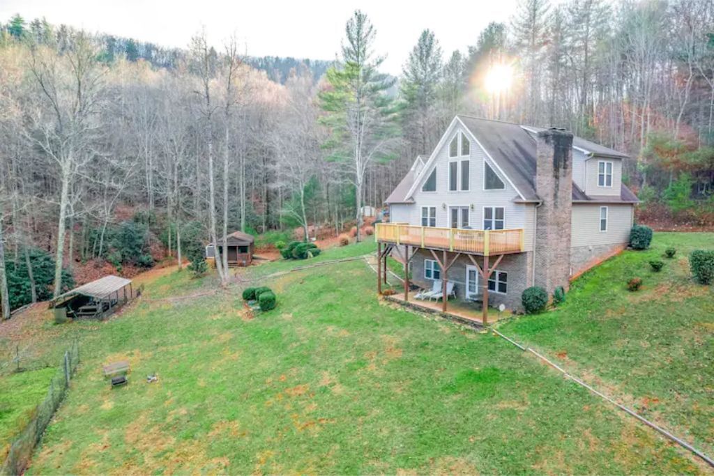 Cross Creek Retreat NC Mountains 2BR Cabin