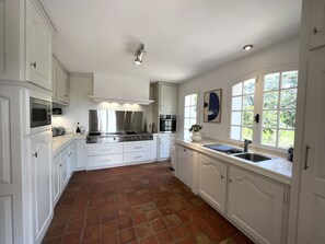 Fridge, microwave, oven, dishwasher - Villa Luxueuse (Cogolin)