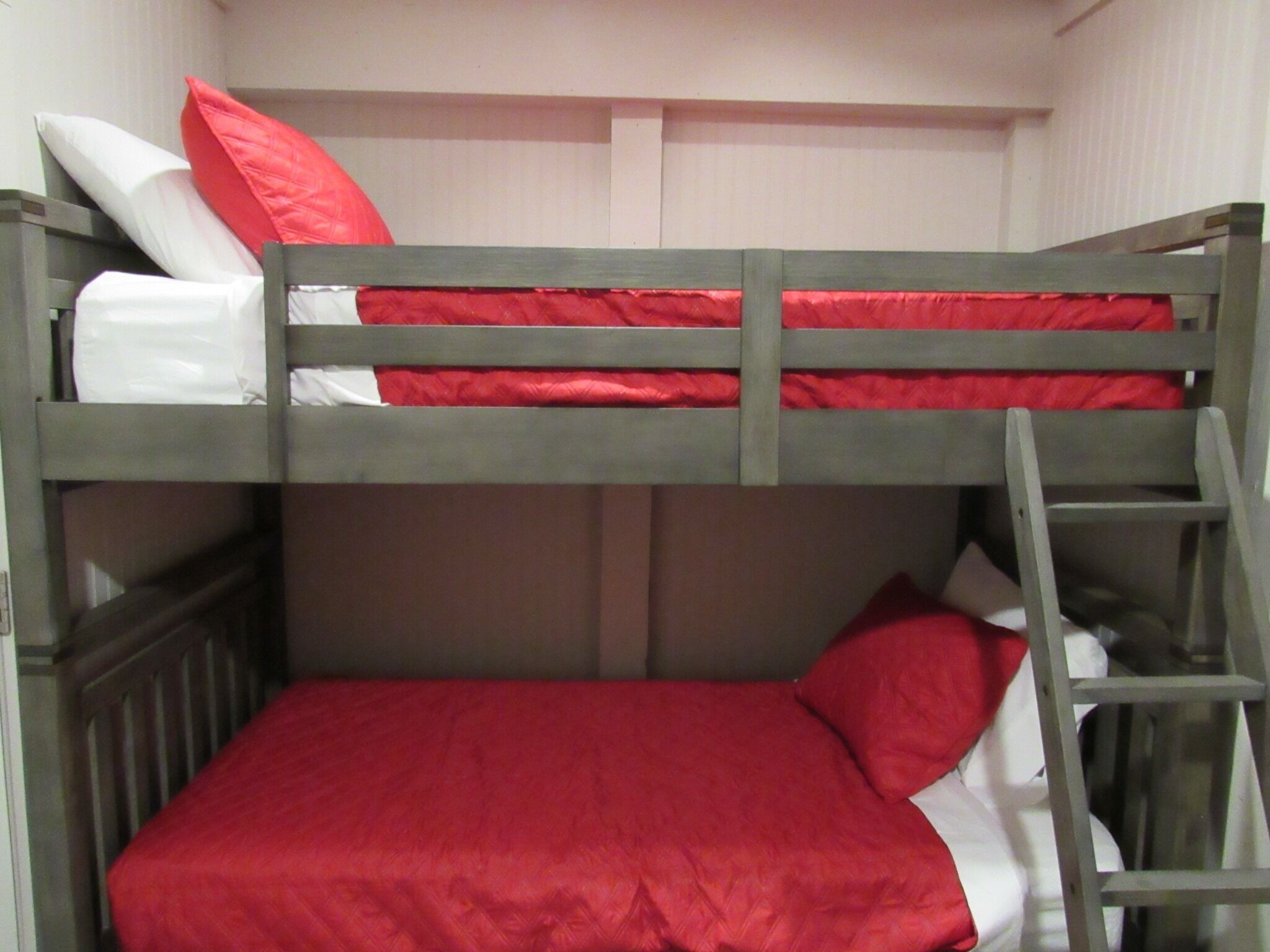 Large Black Bear Lodge With Lake View