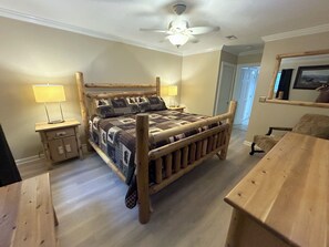 1 dormitorio, tabla de planchar con plancha, wifi y ropa de cama