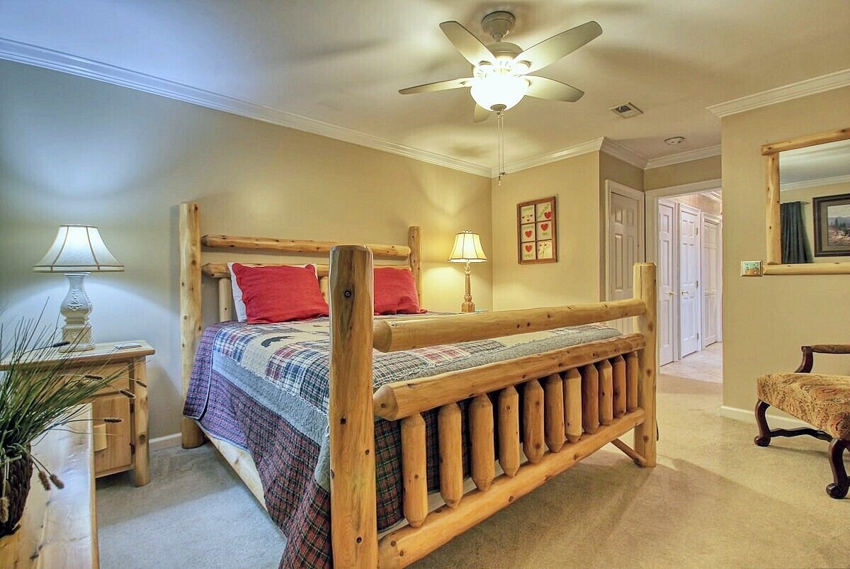 Cool Creek Honeymoon Cabin