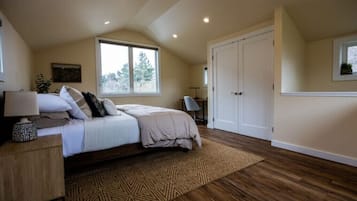 1 bedroom, bed sheets