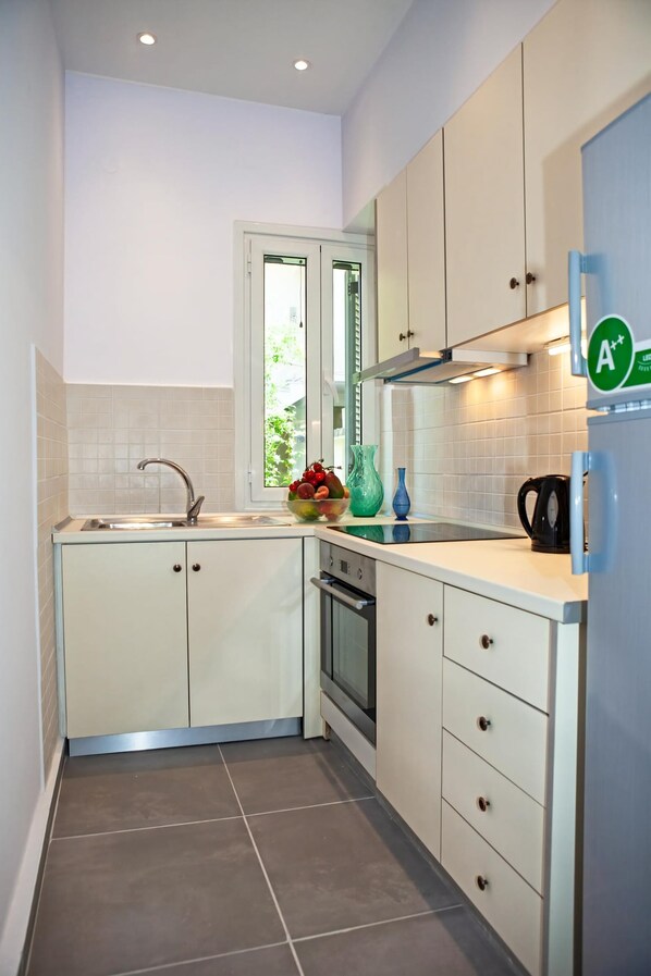 Fridge, oven, stovetop