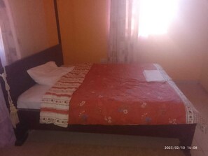 4 habitaciones, tabla de planchar con plancha, wifi y ropa de cama 