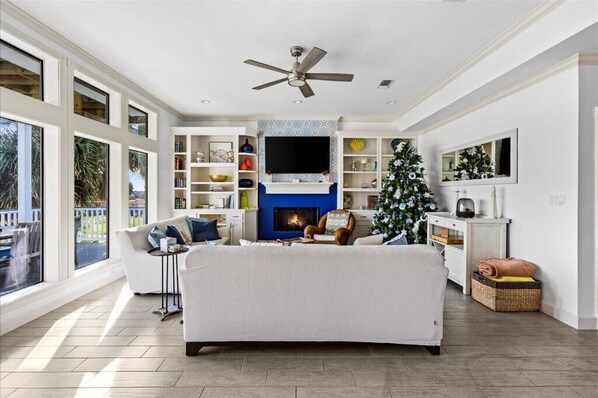 Smart TV, chimenea, videojuegos y reproductor de DVD 