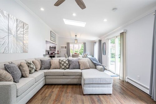 Elegance @ Huntington | Spacious Family Apt | Yard