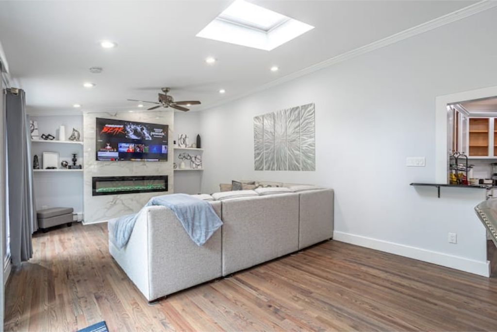 Elegance @ Huntington | Spacious Family Apt | Yard