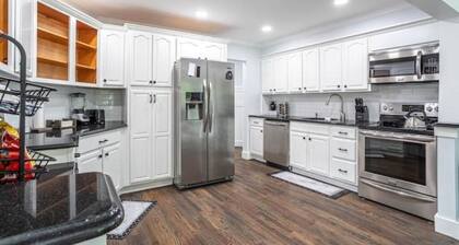 Elegance @ Huntington | Spacious Family Apt | Yard