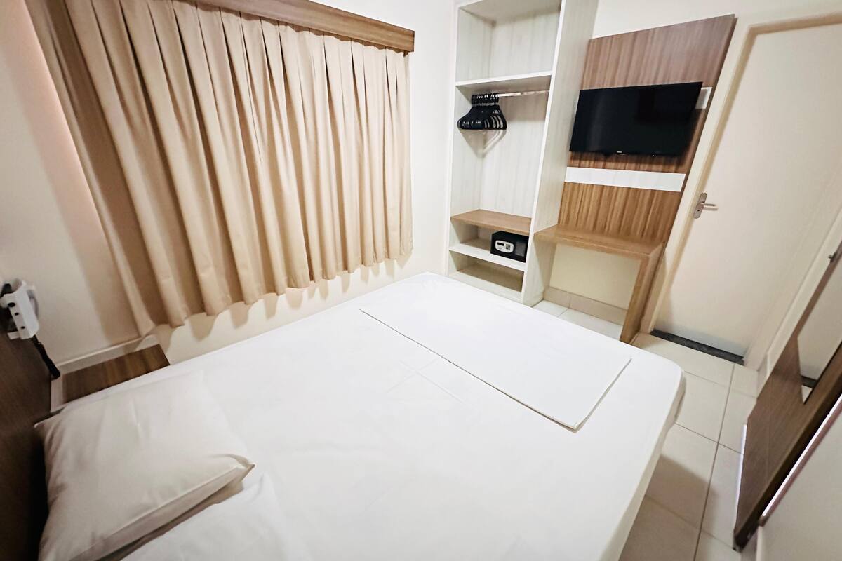 Family Apartment, 1 Bedroom, Non Smoking | 1 bedroom, bed sheets