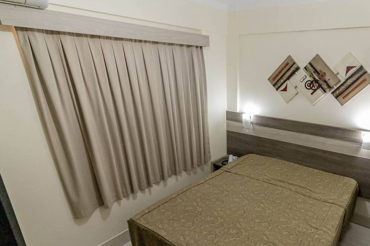 Family Apartment, 3 Bedrooms, Non Smoking | 1 bedroom, bed sheets