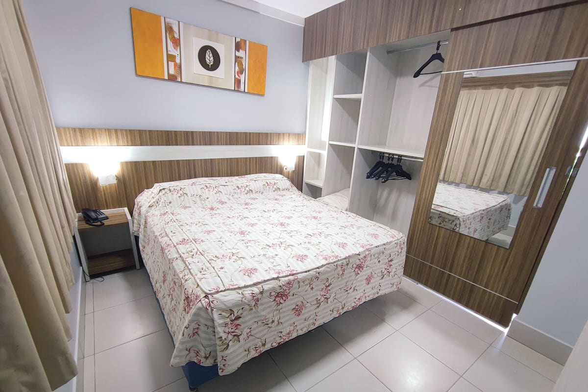 Family Apartment, Multiple Beds, Non Smoking, Kitchenette | 1 bedroom, bed sheets