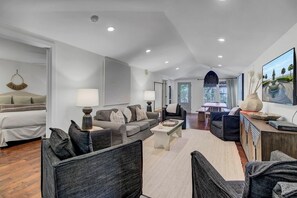 Smart TV, tavolo da ping pong, stampante