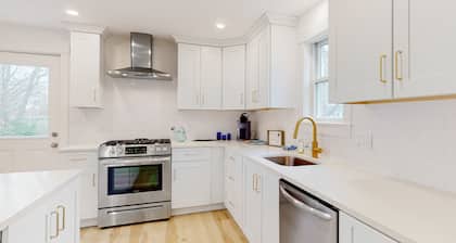 Coastal retreat steps to the beach with smart TVs, desk, grill, children's items
