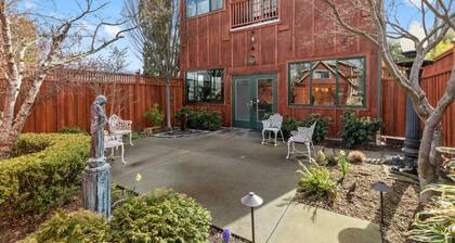 The Peerless Hotel | Signature ADA Room #1 | Artist`s Abode | Historic District