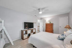 2 bedrooms, desk, iron/ironing board, free WiFi