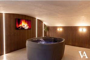 Luxury Apartment | Egyptian cotton sheets, premium bedding, down duvets, memory-foam beds - Velvet Apartments - 10 Park Square East (Leeds)