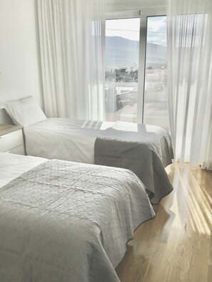 9 Schlafzimmer, Schreibtisch, Bügeleisen/Bügelbrett, kostenloses WLAN