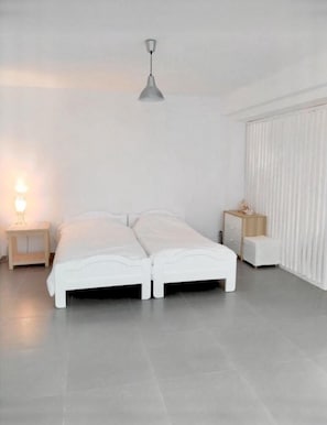 9 bedrooms, desk, iron/ironing board, free WiFi
