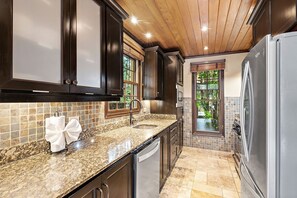 Fridge, microwave, oven, dishwasher - Langosta Beach Club - Casa Secreta by Jet Luxury (Tamarindo)