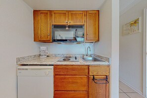 Refrigerador, microondas, parrilla de estufa y lavavajillas