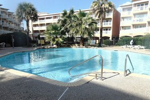 A heated pool - Beach Time-Victorian-Gulf Front-Sleeps 8 (Galveston)