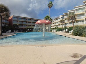 Een verwarmd zwembad