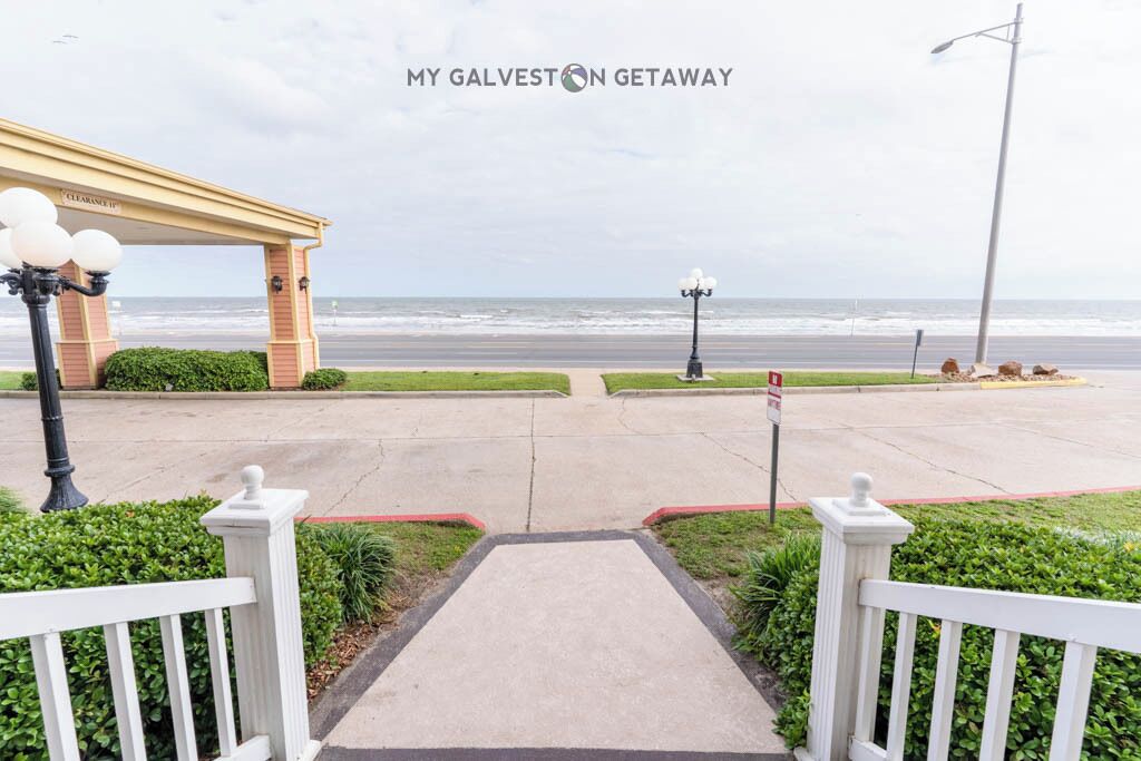 Beach Time-Victorian-Gulf Front-Sleeps 8