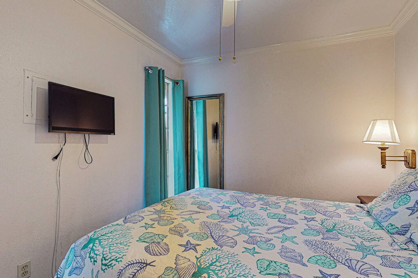 Captain's Quarters @ The Victorian POOL FRONT!