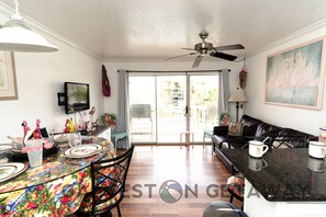 TV - Flamingo Flyaway @ The Victorian (Galveston)