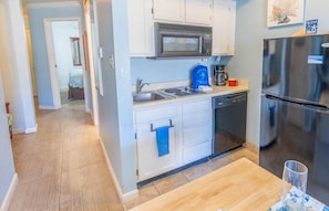 冰箱、微波炉、炉灶、洗碗机