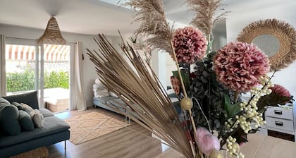 Villa with swimming pool at 150m from the beach. Perfect place for family !